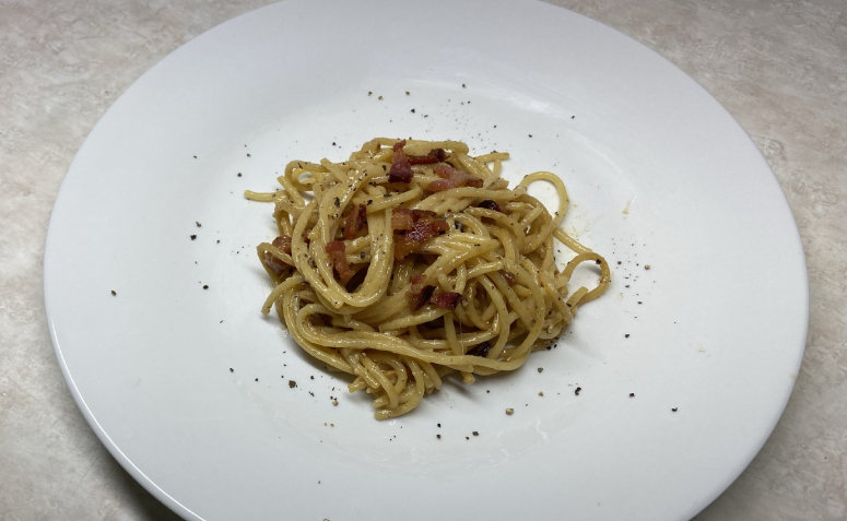 Espaguete à carbonara receita superfácil para um jantar a dois