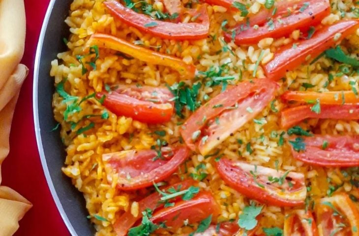 Paella com tomate