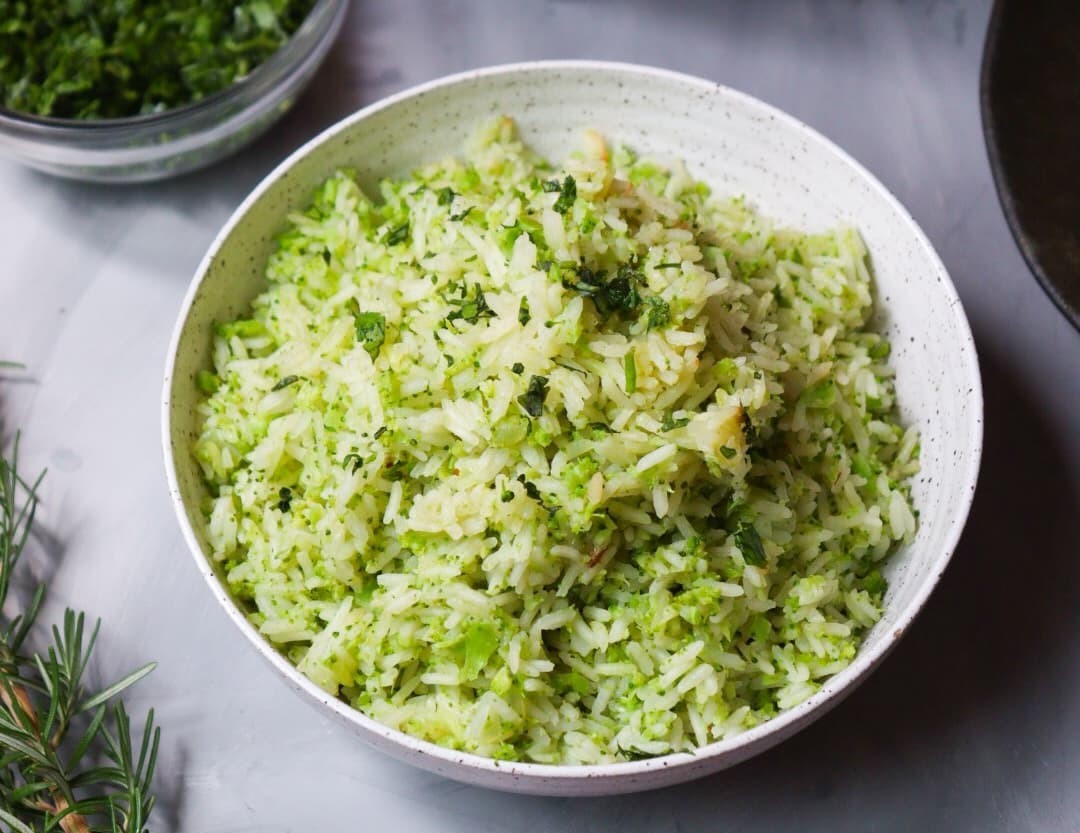 Arroz com brócolis e cheiro-verde