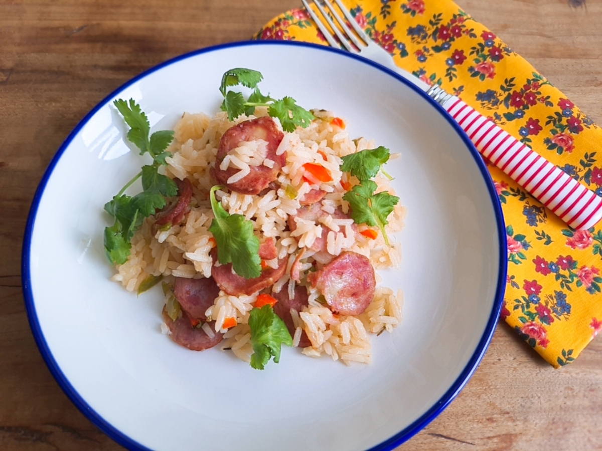 Arroz com linguiça e pimentão