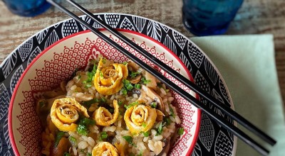 Arroz oriental com cogumelos