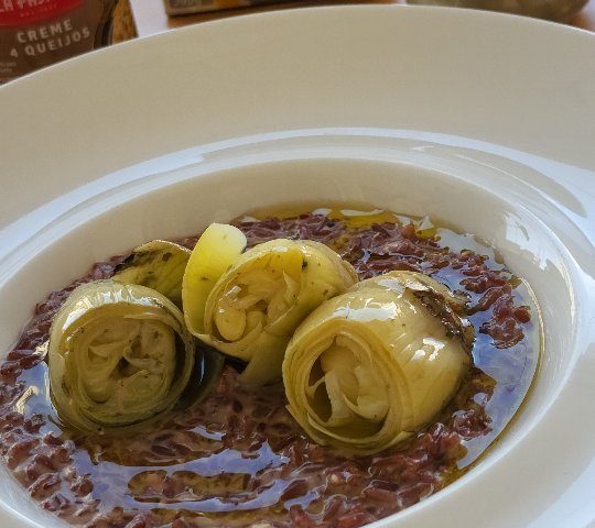 Arroz vermelho com creme de queijos trufado