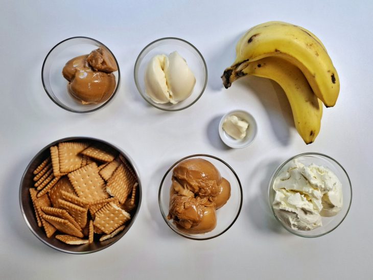 Ingredientes para a receita de banoffee sem chantilly.