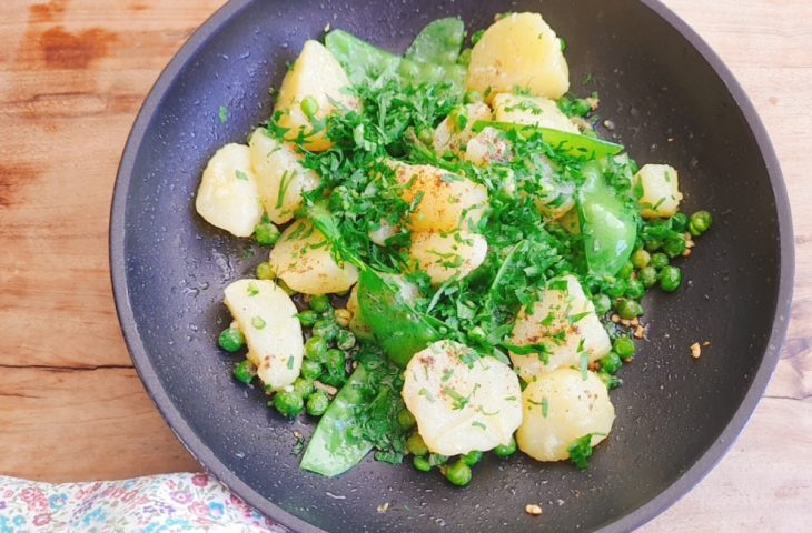 Batatas com ervilha na manteiga