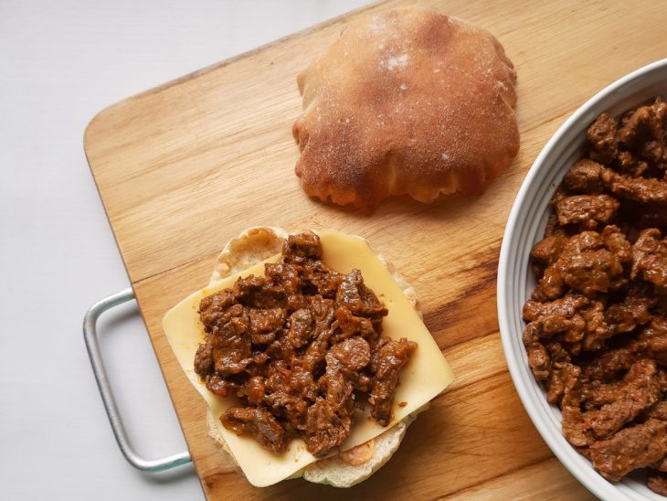 pão beirute com molho de carne