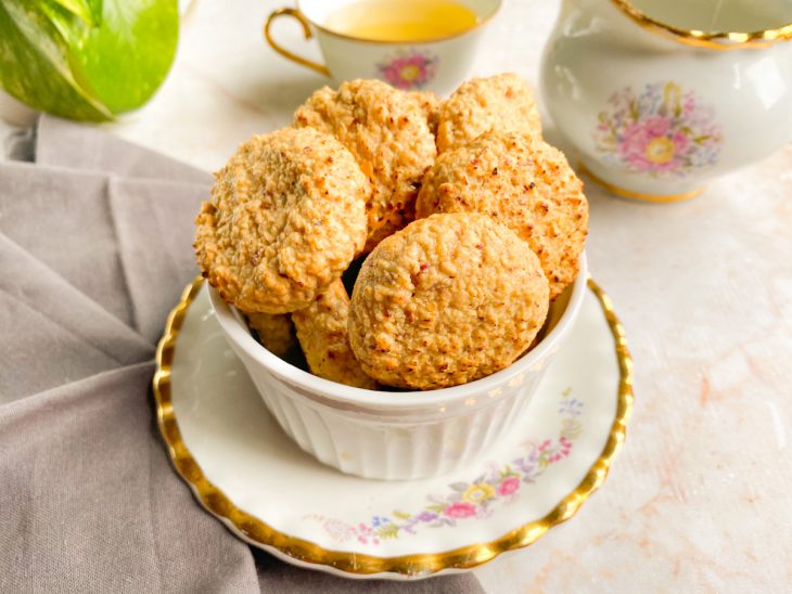 Biscoitos sem açúcar prontos para consumo.