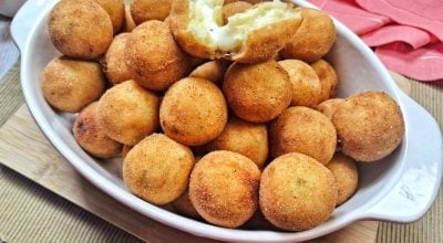 Bolinho de aipim com queijo