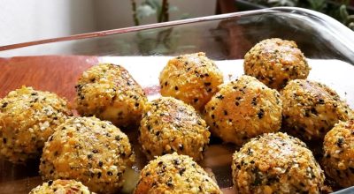 Bolinho de batata-doce e frango recheado com mussarela