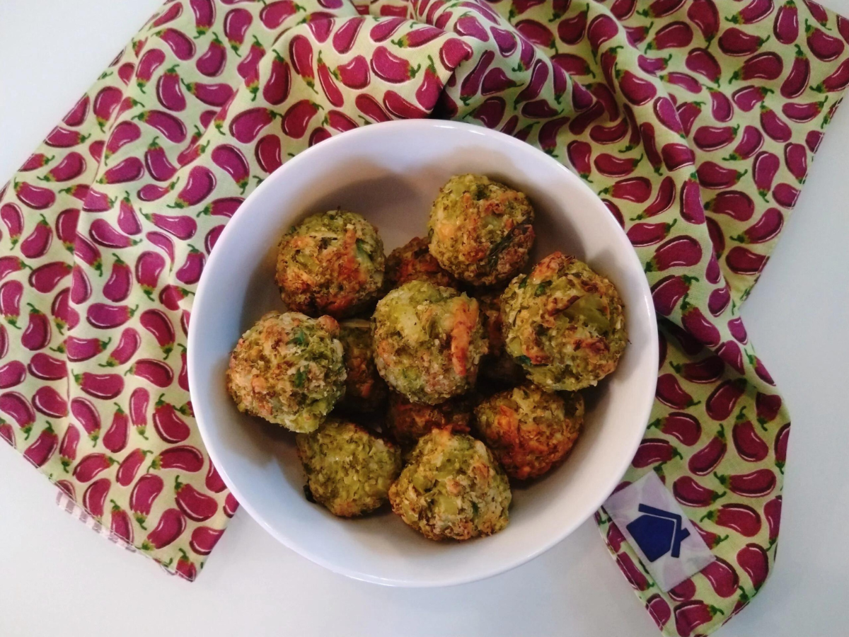 Bolinho de brócolis assado