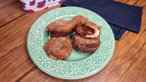 Bolinho de chuva recheado com chocolate