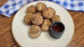 Bolinho de costela com queijo