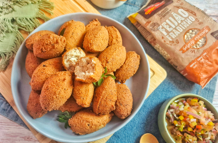 Bolinho de feijão fradinho⁣