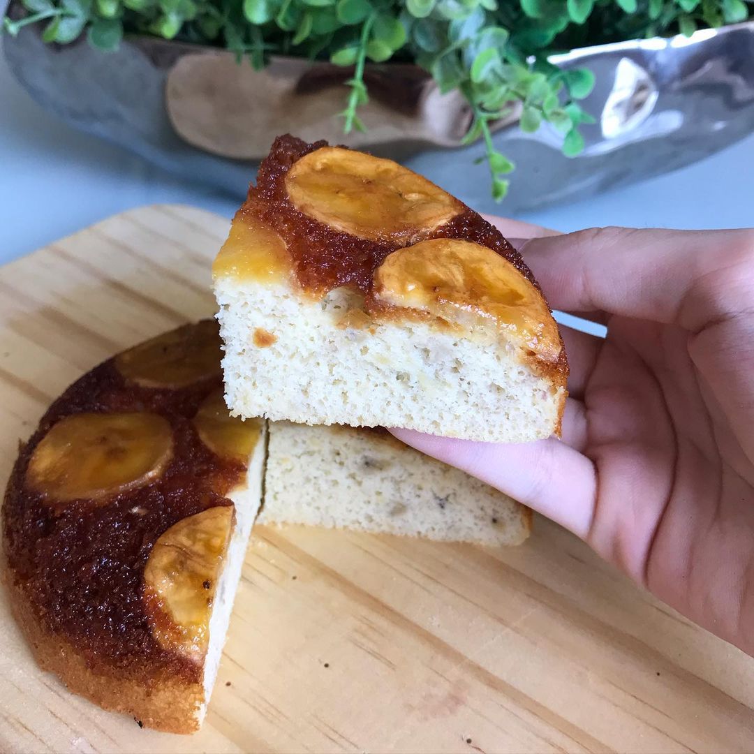 Bolo de banana caramelada batido à mão muito fácil de fazer e delicioso -  Freitas News