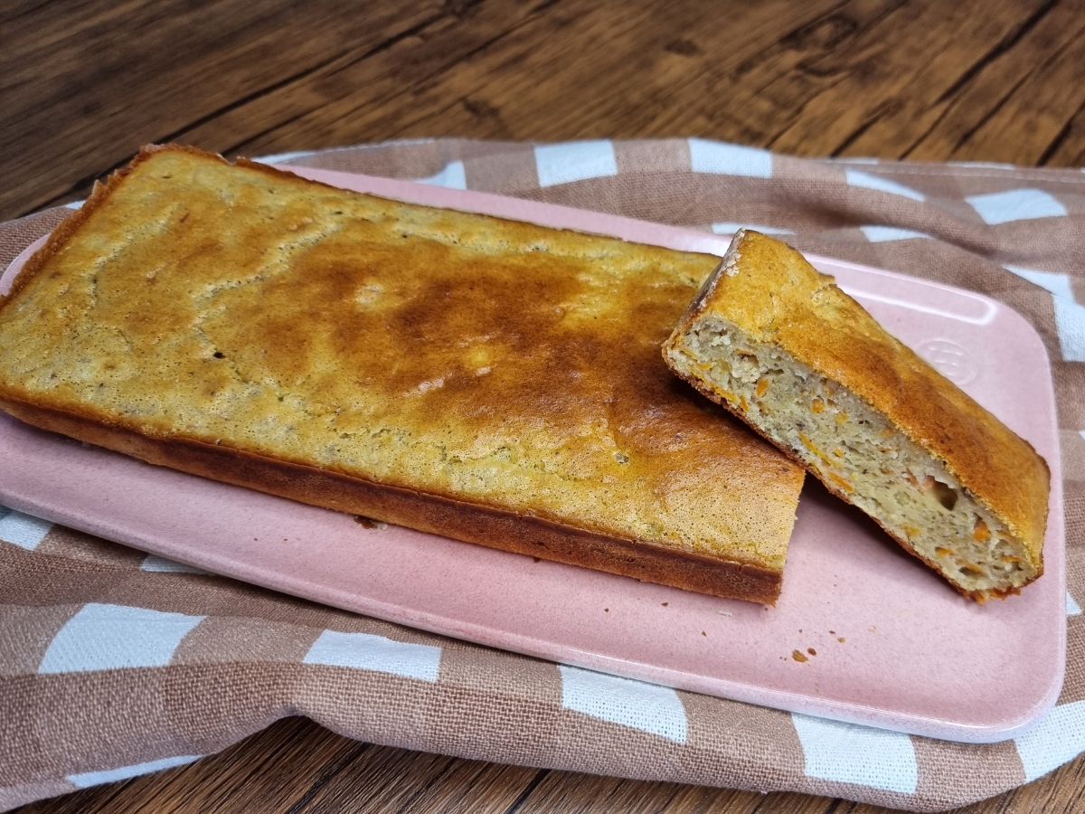 Bolo de banana com cenoura sem glúten