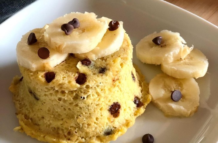 Bolo de banana com chocolate de micro-ondas