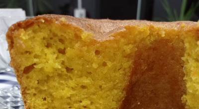 Bolo de cenoura com calda de limão siciliano