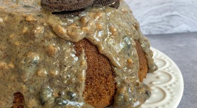 Bolo de chocolate com brigadeiro de Oreo