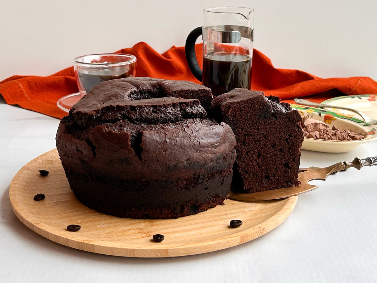 Bolo de chocolate fofinho rápido