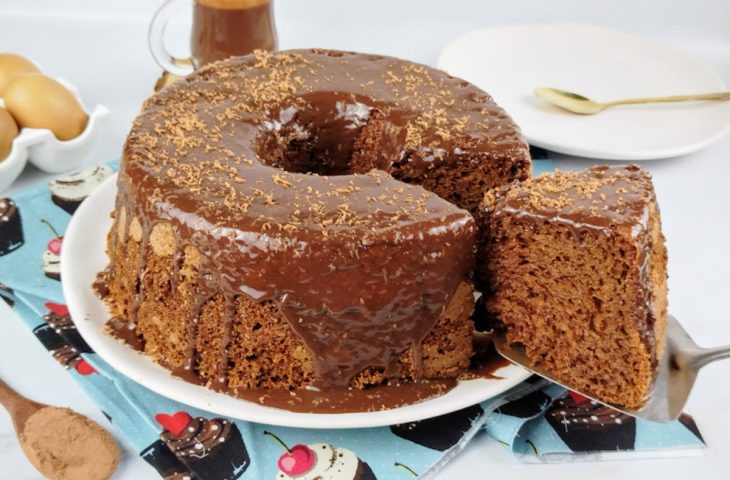 Bolo de chocolate simples e fácil