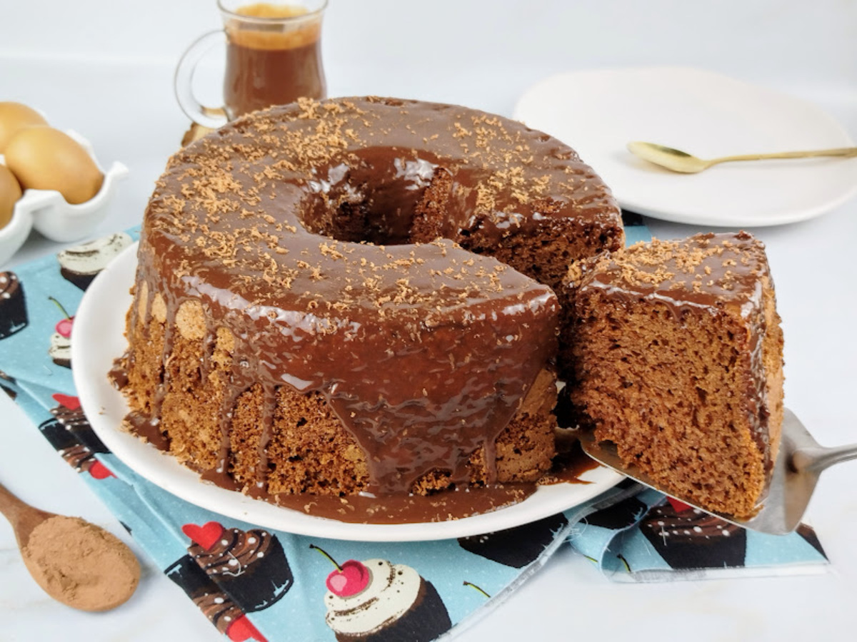 Bolo de chocolate simples e fácil