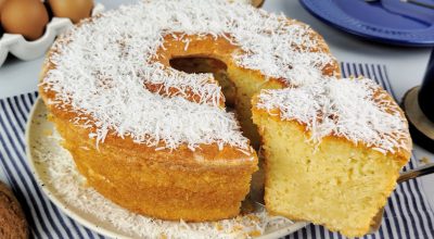 Bolo de coco simples