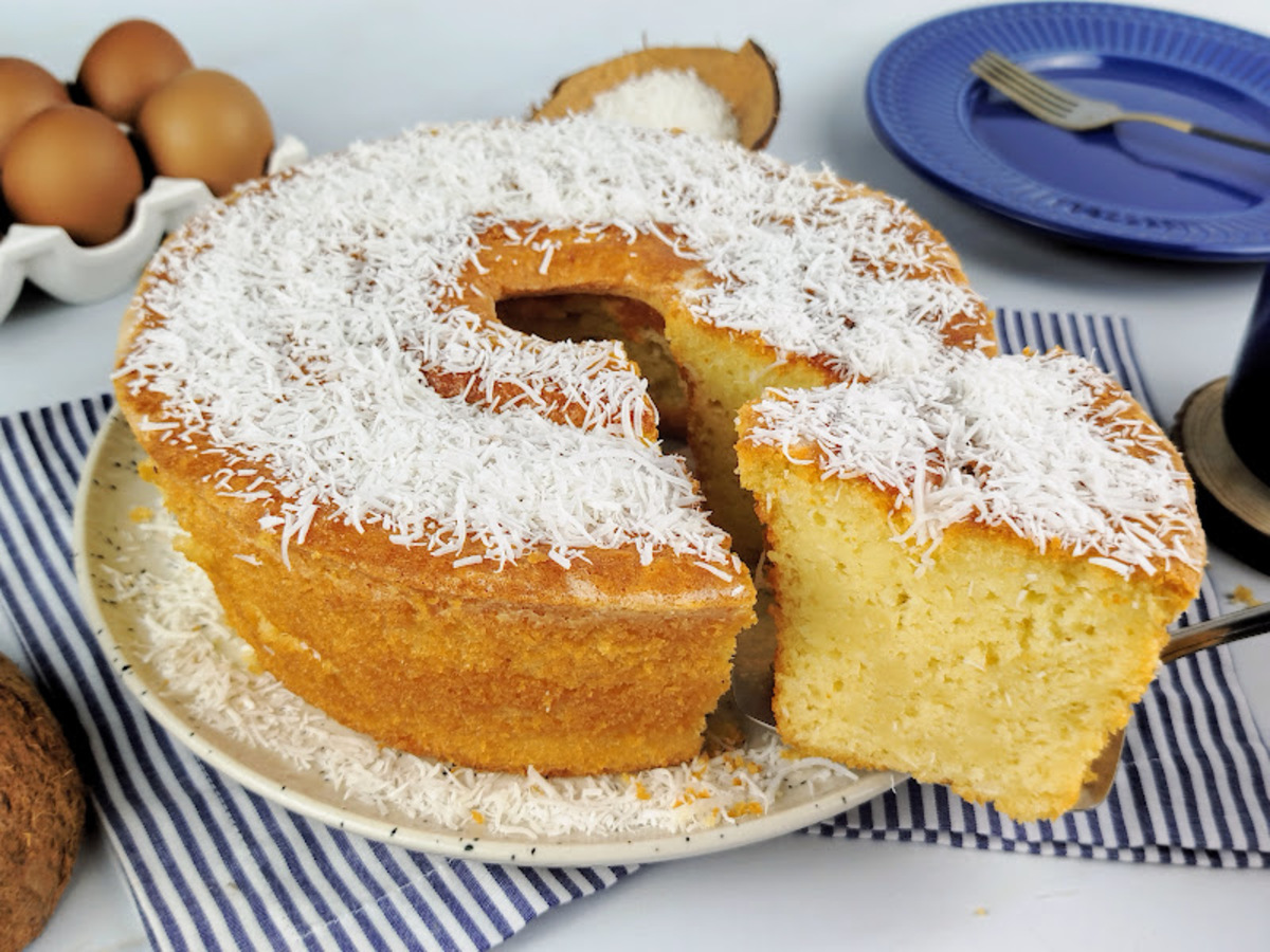 Bolo de coco simples