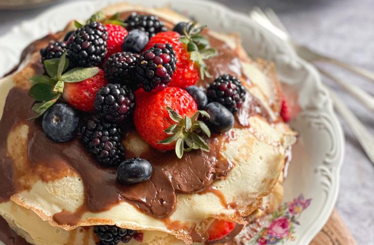 Bolo de crepe com ganache de chocolate