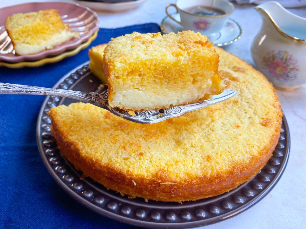 Bolo de flocão com queijo