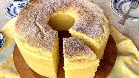 Bolo de fubá com leite de coco