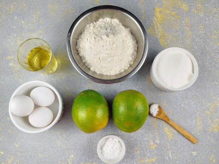 Ingredientes para a receita de bolo de laranja rápido.