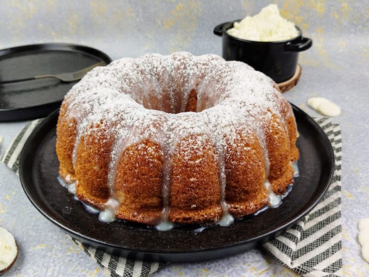 Bolo de leite em pó com água quente finalizado.