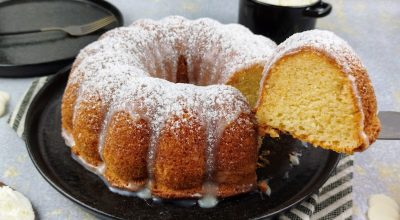 Bolo de leite em pó com água quente