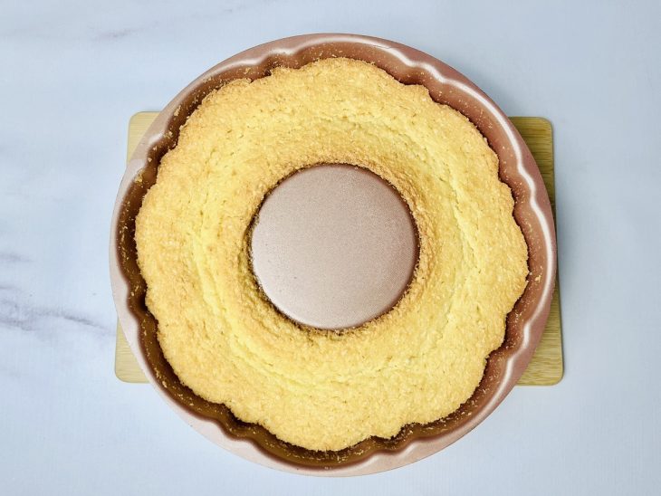 Bolo de mandioca sem farinha de trigo assado.