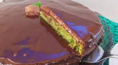 Bolo de menta com cobertura de chocolate