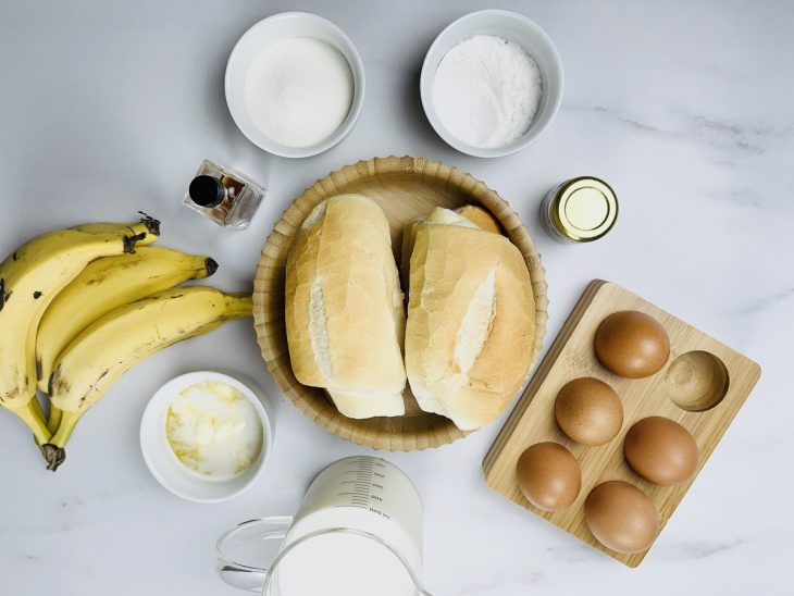 Uma bancada com os ingredientes.