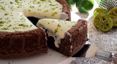 Bolo piscina de chocolate com mousse de limão