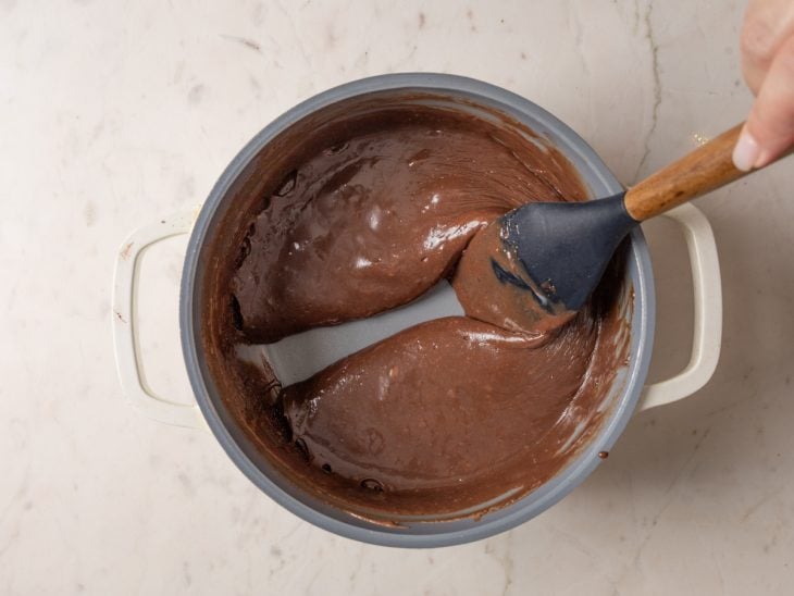 Brigadeiro no ponto, ainda na panela.