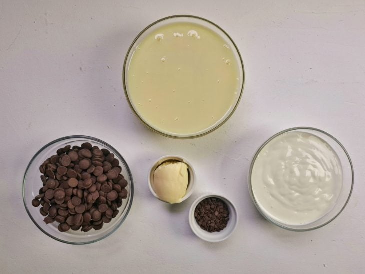 Ingredientes para o brigadeiro de copinho.