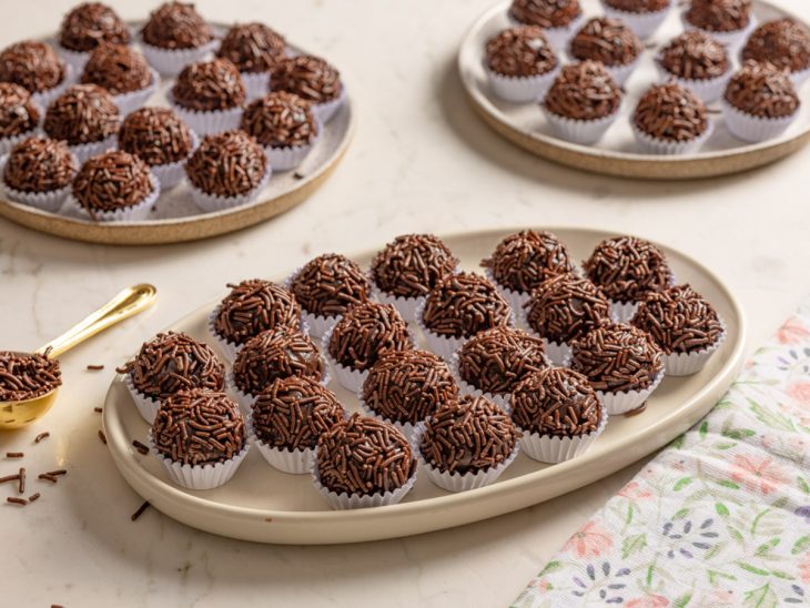 Forminhas com brigadeiro fácil.