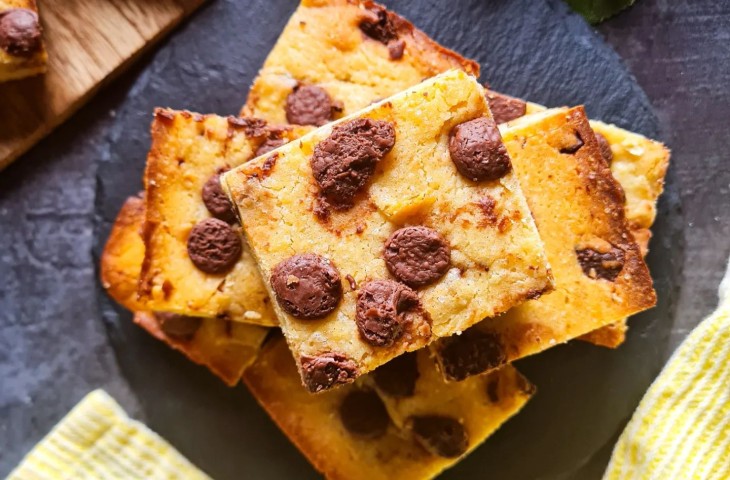 Brownie de chocolate branco e meio amargo