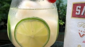 Caipirinha de caju e limão