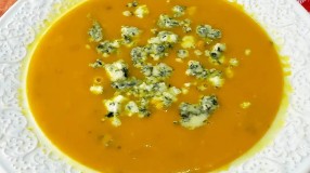 Caldo de abóbora com gorgonzola