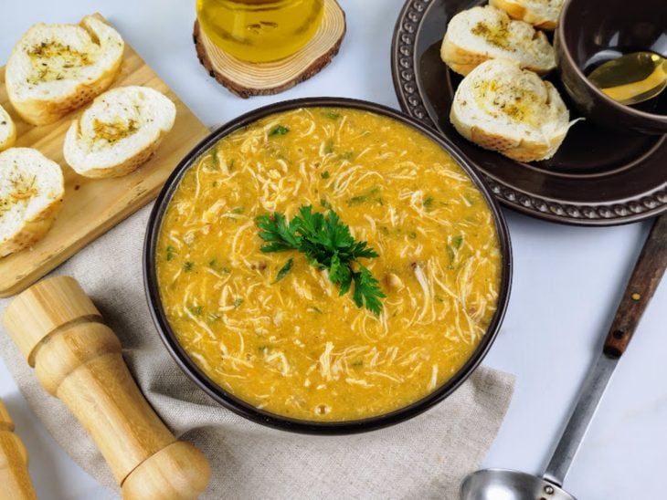 Caldo de kenga fácil e rápido pronto para consumo.