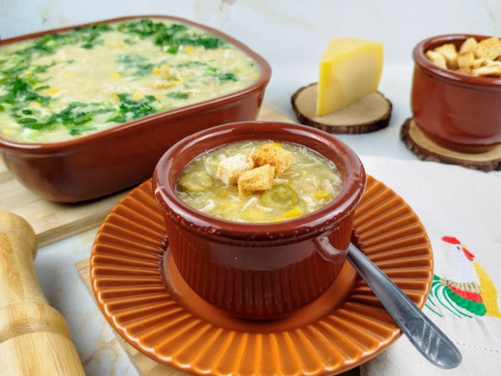 Caldo de pinto mineiro pronto para servir