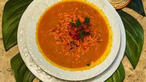 Caldo detox de cenoura com tomate