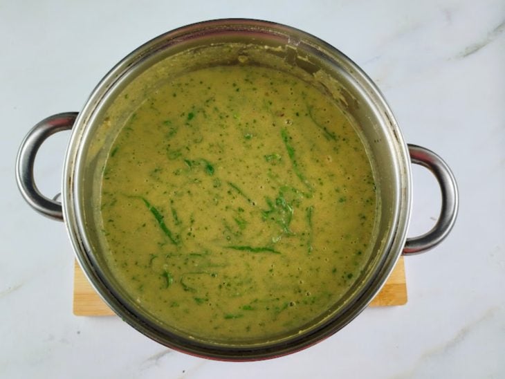 caldo verde engrossando na panela