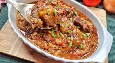 Carne de panela com molho de tomate