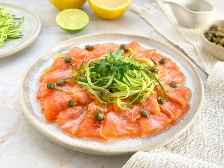 Carpaccio de salmão pronto para consumo