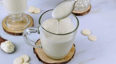 Chocolate quente cremoso com leite em pó