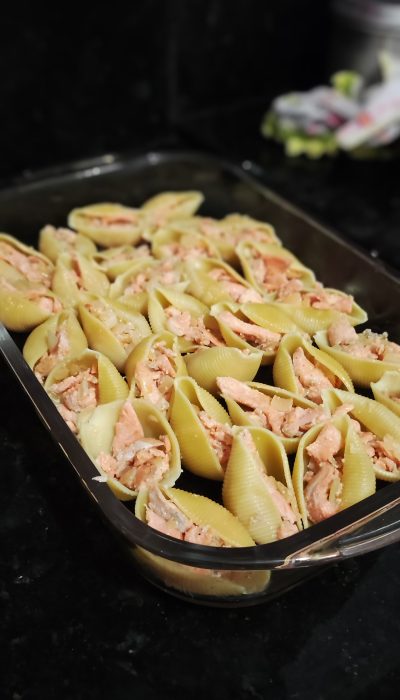 Conchiglione recheado com salmão ao molho de camarão - Foto de usuário